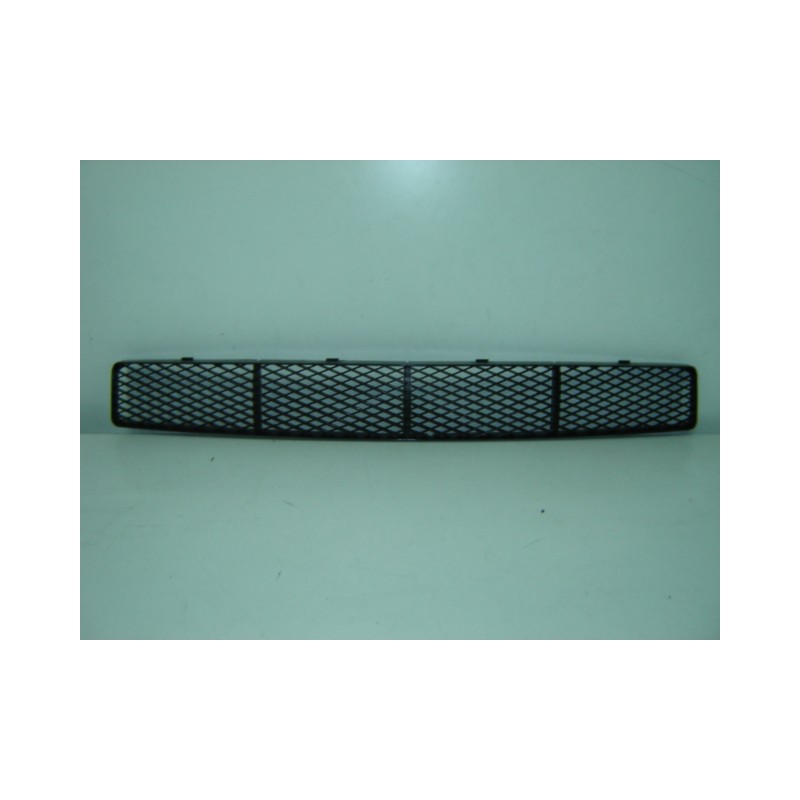 FORD FOCUS 98-* GRELHA PARA-CHOQUES FRENTE (COM FUROS) (LOSANGO)