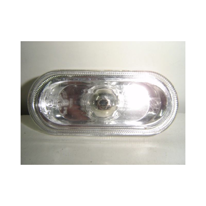 VW GOLF/TOLEDO/LEON/PASSAT 2001-* FAROLIM LATERAL DIREITO/ESQUERDO (TRANSPARENTE)