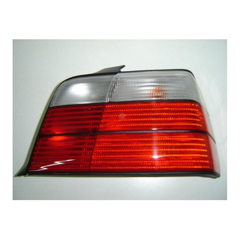 BMW E36 91-* FAROLIM TRÁS DIREITO BRANCO COM CHECK CONTROL (4 PORTAS)