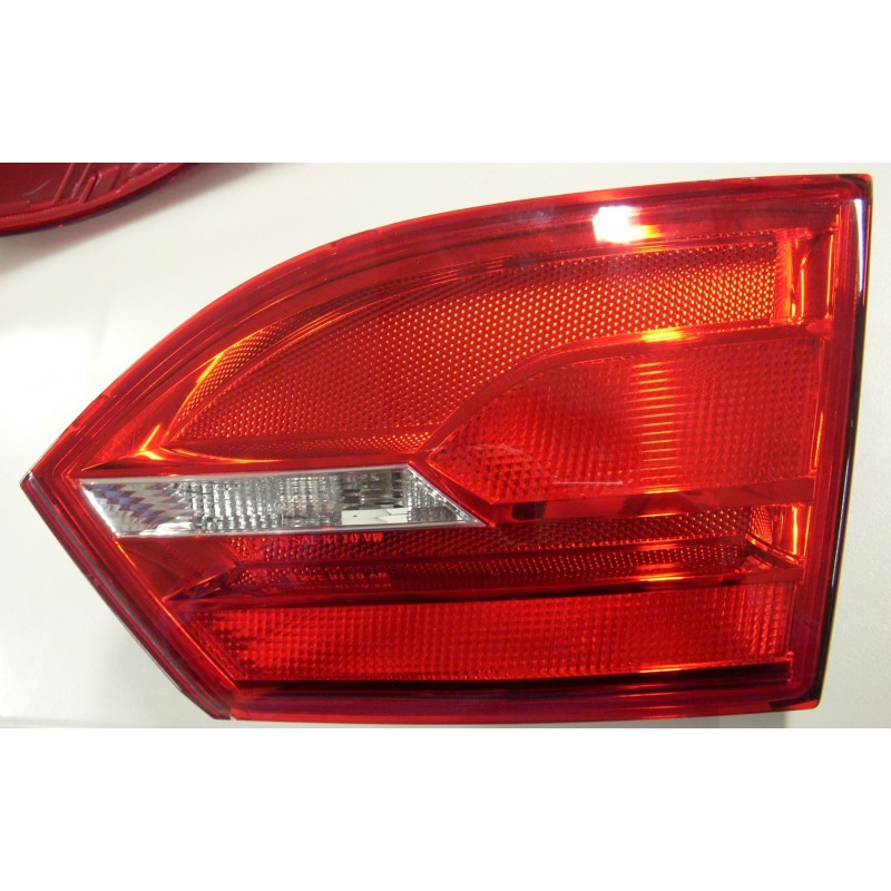VW JETTA 11-* FAROLIM TRÁS DIREITO (MEIO 4 PORTAS)