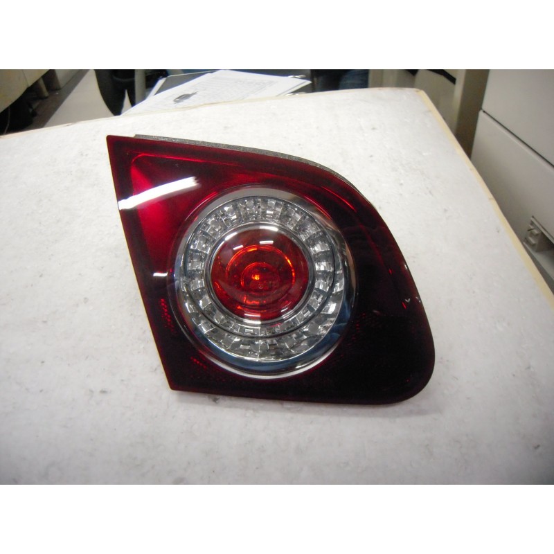 VW PASSAT 05-* FAROLIM TRÁS DIREITO (MEIO 4 PORTAS VERMELHO FUMADO)