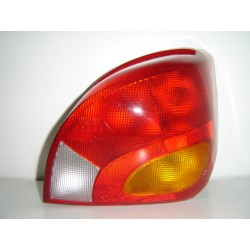 FORD FIESTA 96-* FAROLIM TRÁS DIREITO