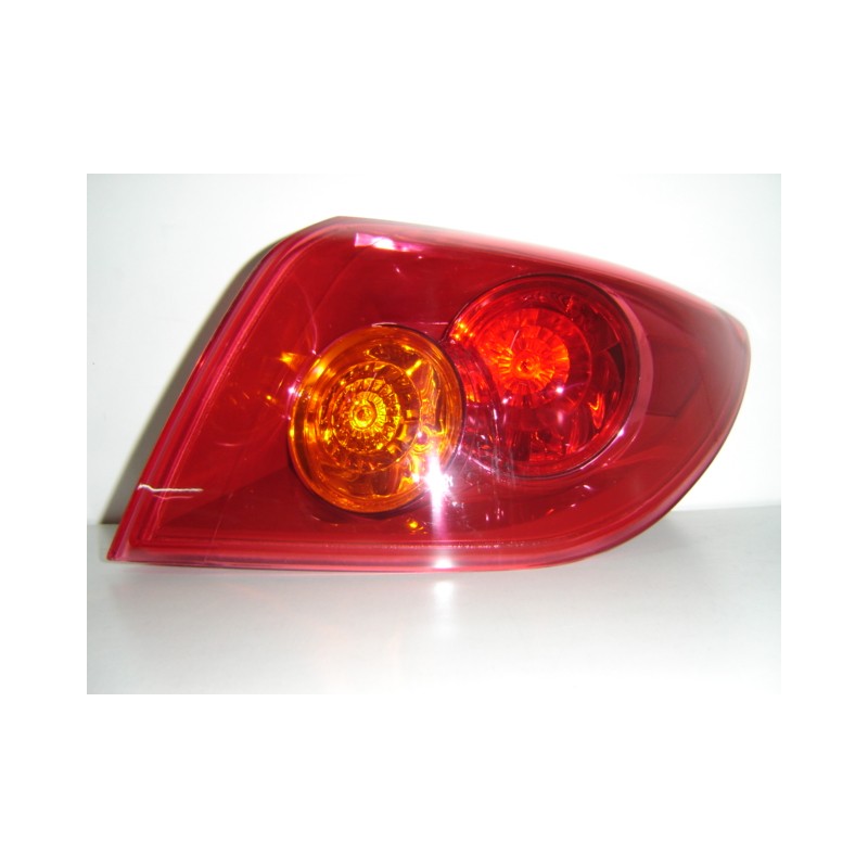 MAZDA 3 H/B 04-* FAROLIM TRÁS DIREITO (CANTO) (VERMELHO)
