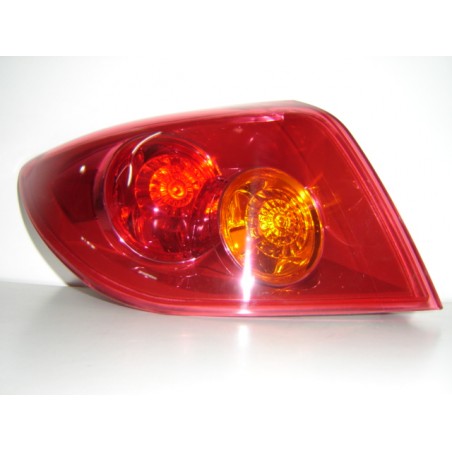 MAZDA 3 H/B 04-* FAROLIM TRÁS ESQUERDO (CANTO) (VERMELHO)