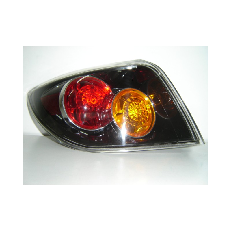 MAZDA 3 H/B 04-* FAROLIM TRÁS ESQUERDO (CANTO) (TRANSPARENTE)