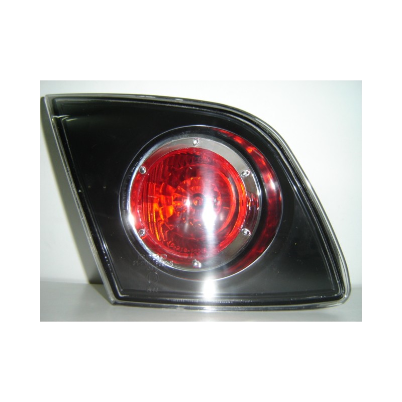 MAZDA 3 H/B 04-* FAROLIM TRÁS ESQUERDO (MEIO) (TRANSPARENTE)