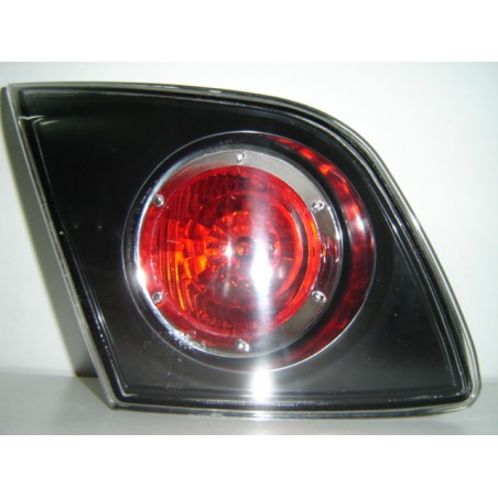MAZDA 3 H/B 04-* FAROLIM TRÁS ESQUERDO (MEIO) (TRANSPARENTE)