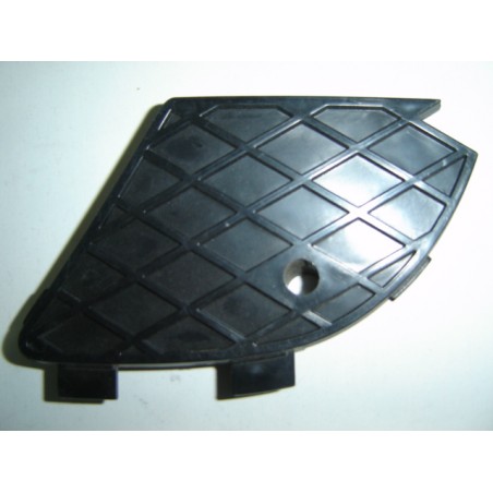 MERCEDES W210 99-* GRELHA ESQUERDO PARA-CHOQUES FRENTE (EXTERIOR)