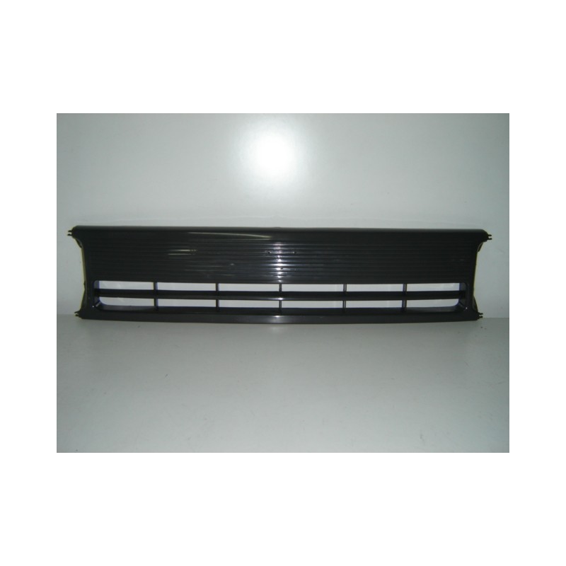 TOYOTA HIACE LH102 89-* GRELHA (PARA EMBLEMA)