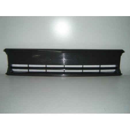 TOYOTA HIACE LH102 89-* GRELHA (PARA EMBLEMA)